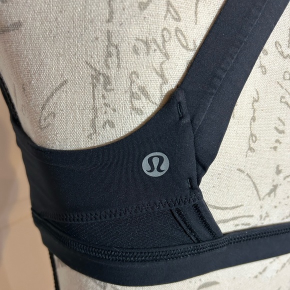 Lululemon Run On Sport Bra Black sz 8 - Picture 4 of 9